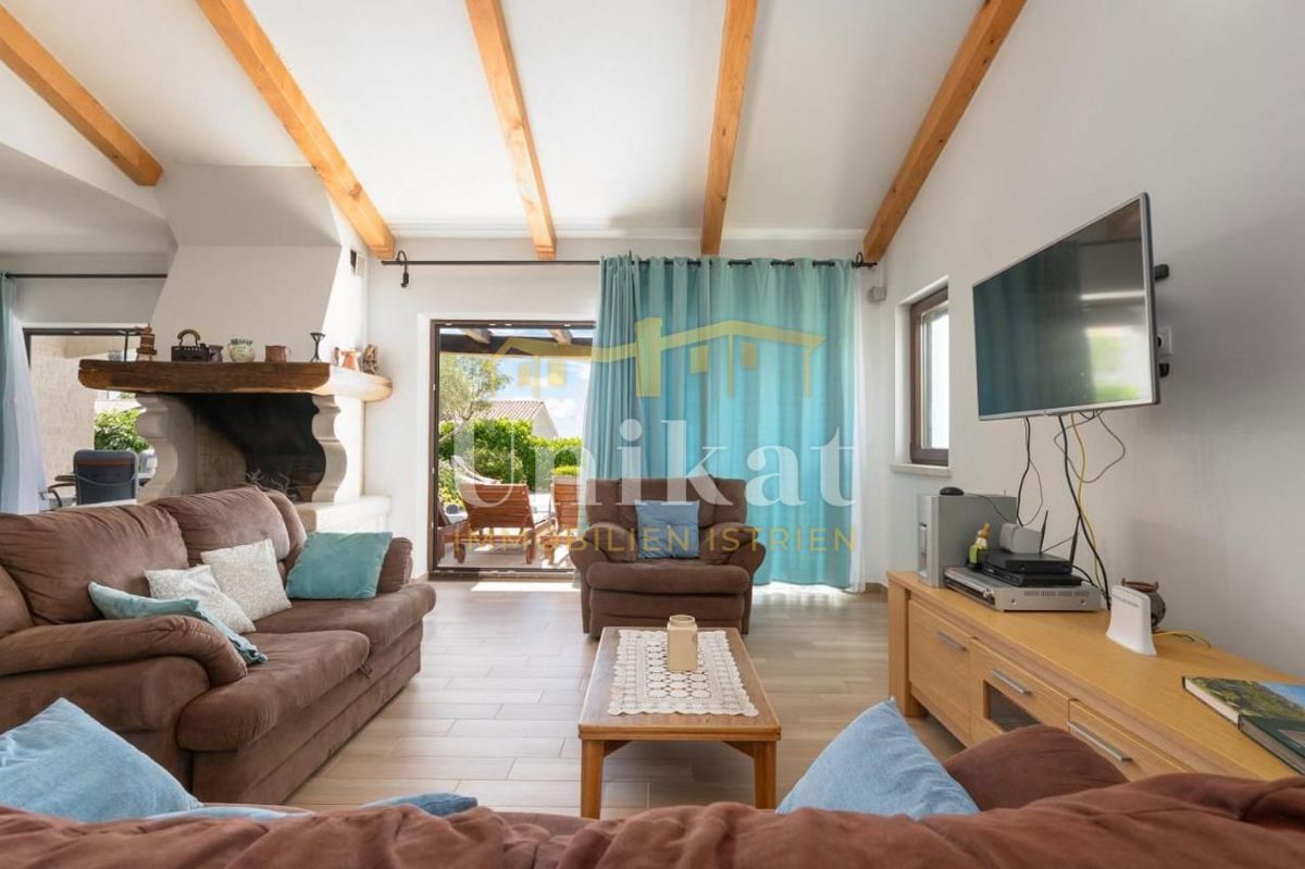 Hiša s bazenom in pogledom na morje